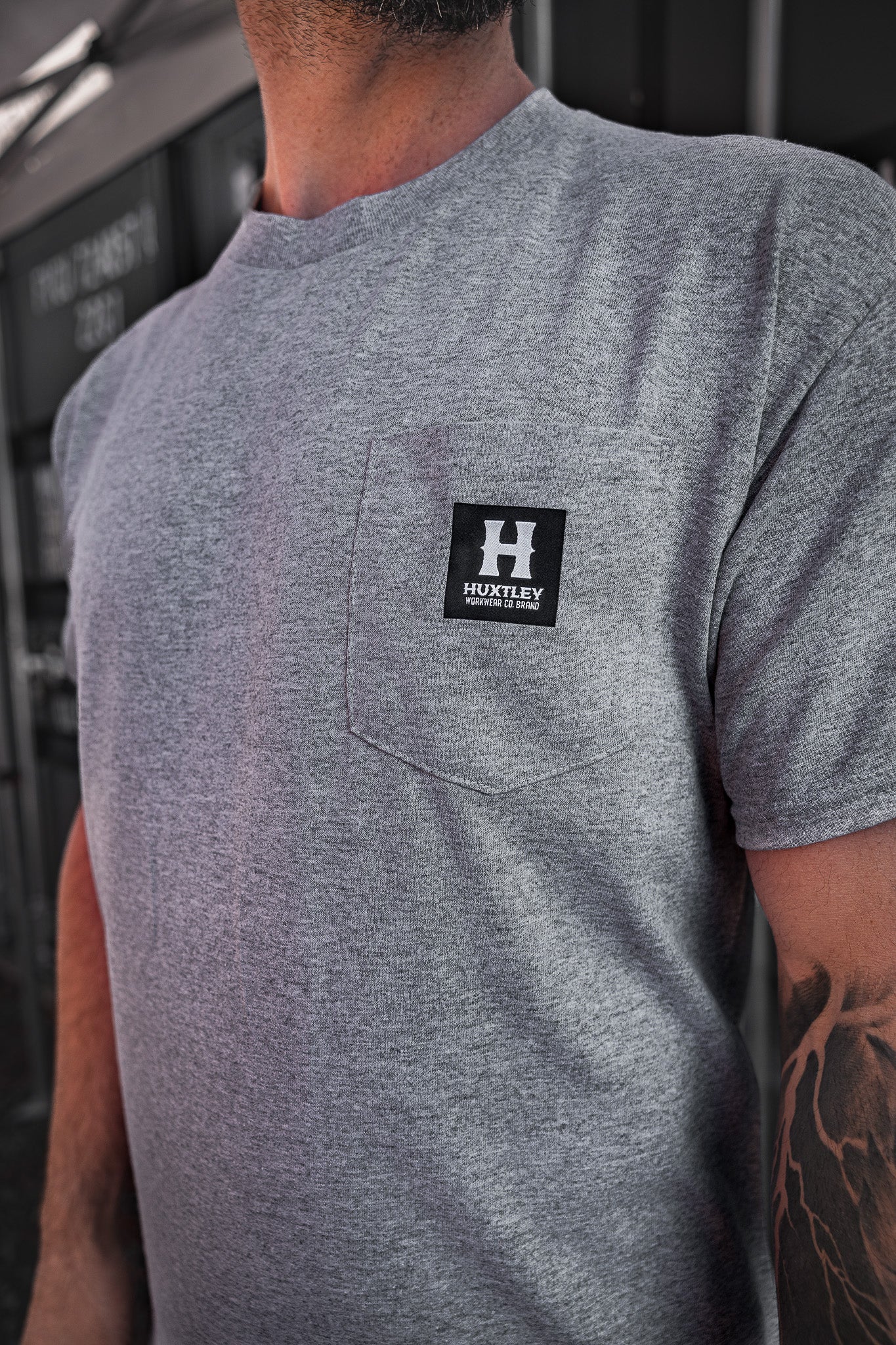 
                  
                    T-shirt à Poche HX-891 Smoke
                  
                