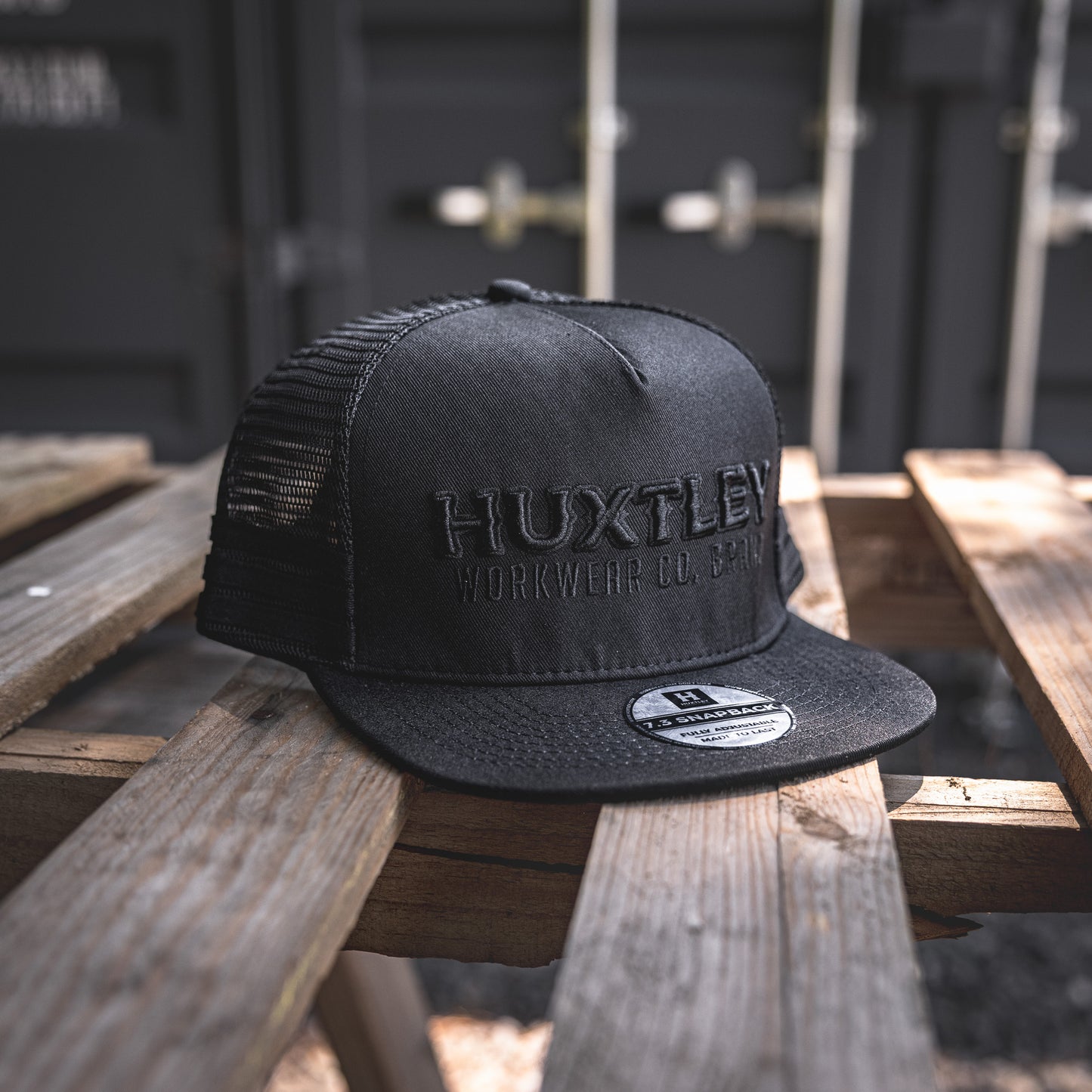 
                  
                    Casquette à Palette Plate HS-37 "Workwear Co. Brand Blackout"
                  
                