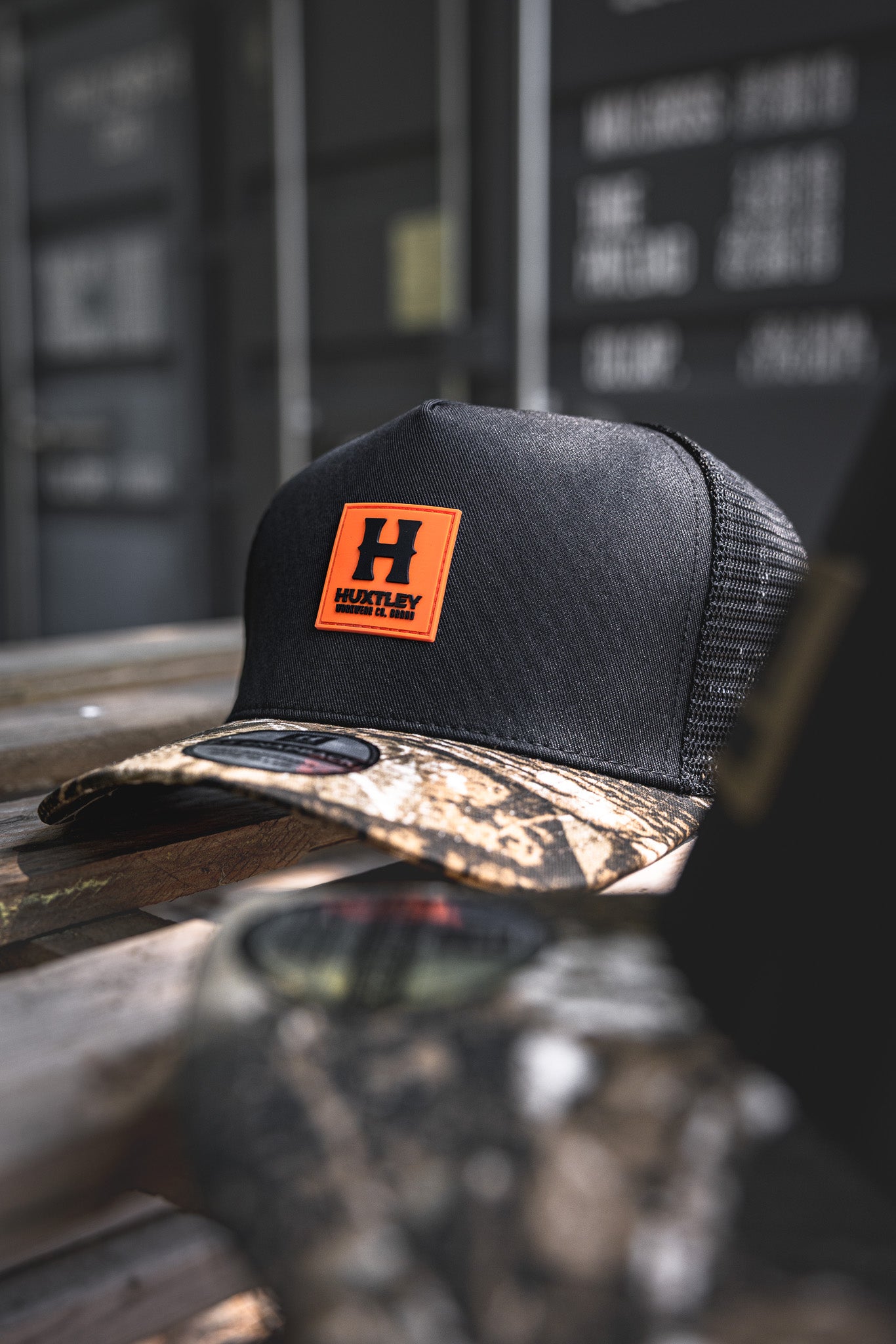 
                  
                    Casquette HS-73 Classique Noir/ "Hunter Camo"/ Orange Néon
                  
                