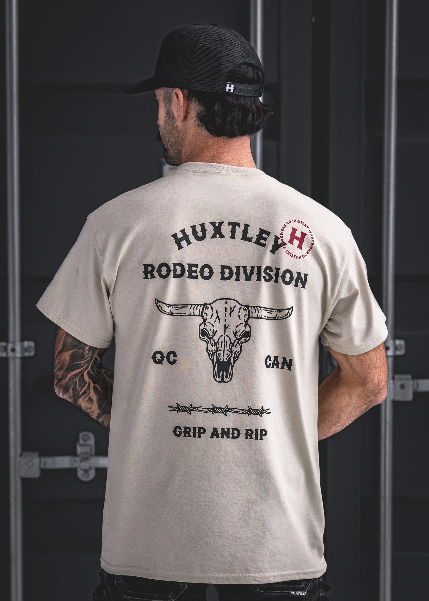 
                  
                    T-shirt HX-891 "Rodeo Division" Sable/ Noir
                  
                