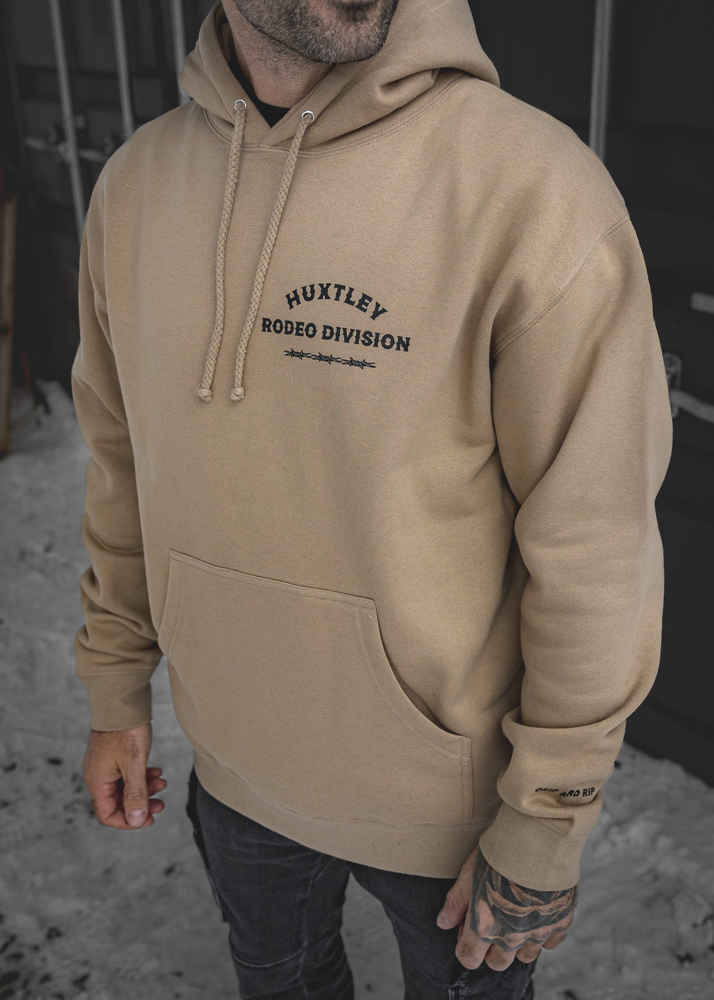 
                  
                    Coton Ouaté HX-717 Épais "Rodeo Division" Sable/ Noir
                  
                