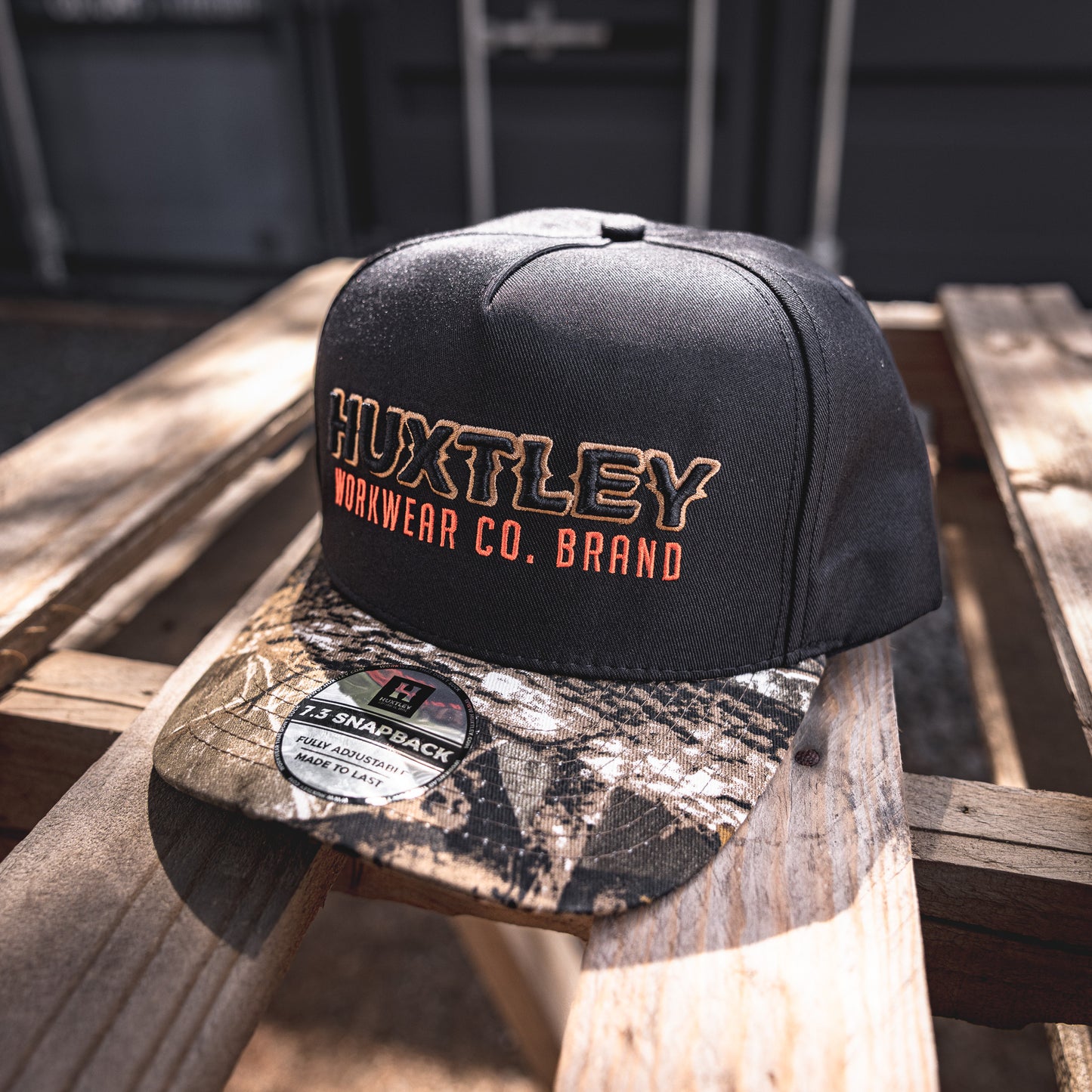 
                  
                    Casquette HS-73 "Workwear Co. Brand" Noir/ "Hunter Camo"/ Sable / Orange Néon
                  
                