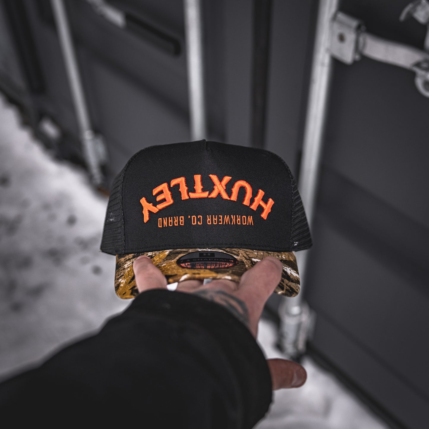 
                  
                    Casquette "Backdraft" Noir/ "Hunter Camo"/ Orange Néon
                  
                