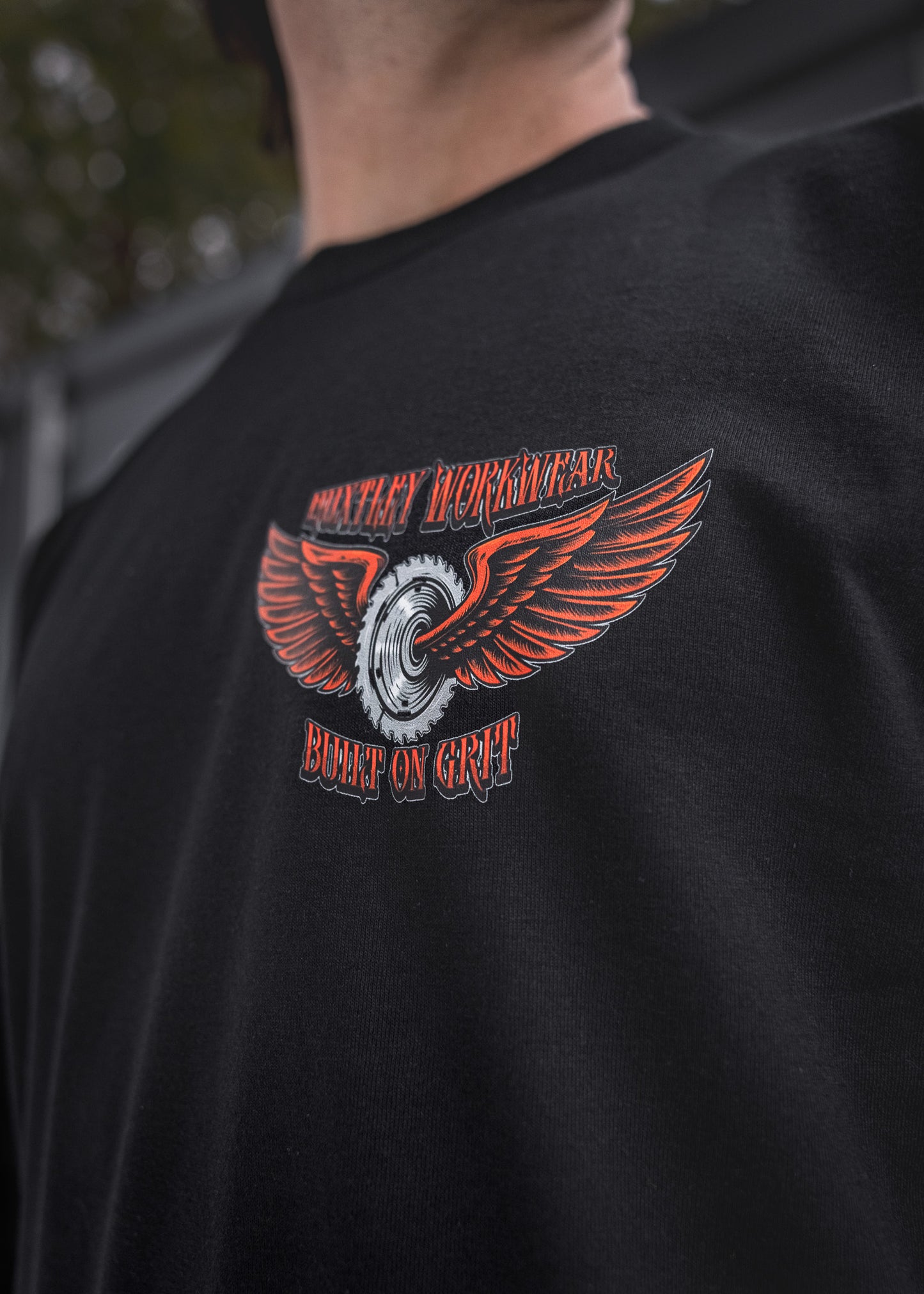 
                  
                    T-shirt à manches longues HX-226 "Built On Grit"
                  
                