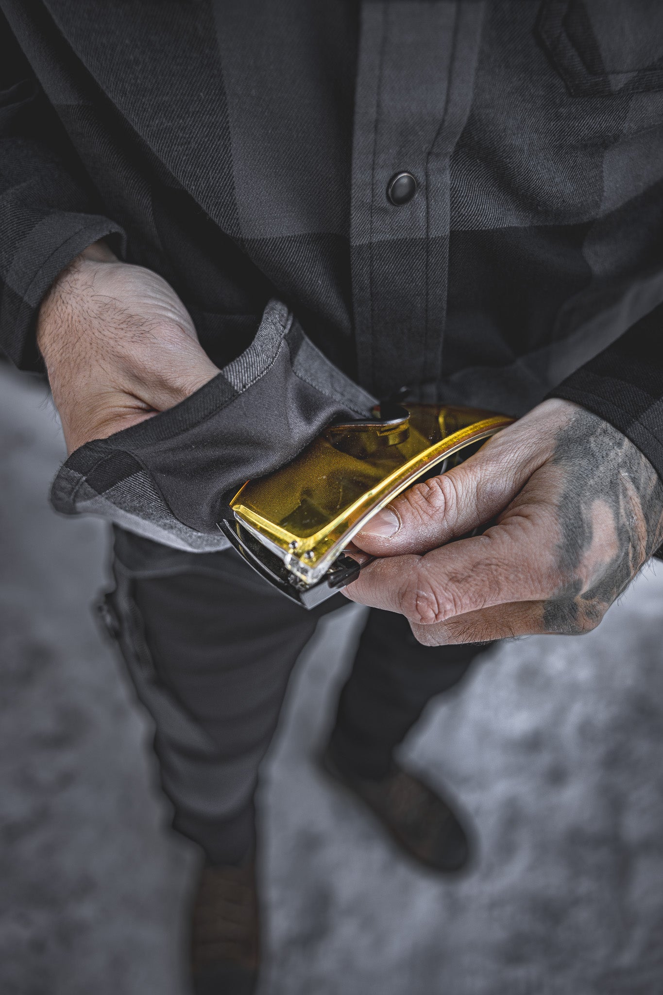 
                  
                    The Huxtley HD-57 Flex Flannel in Charcoal/Black includes a discreet built-in lens cloth inside the hem—perfect for cleaning safety glasses or visors without stopping the grind.
                  
                