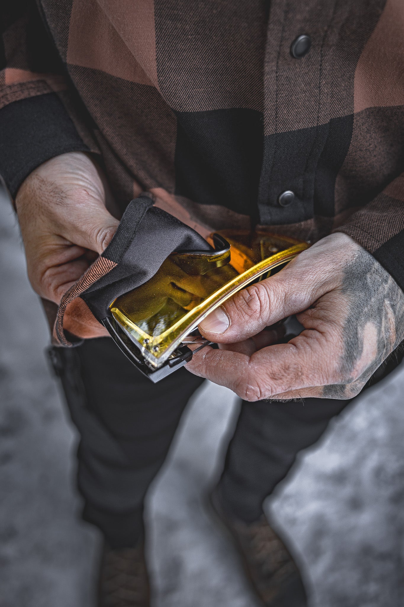 
                  
                    The Huxtley HD-57 Flex Flannel in Whiskey/Black comes equipped with a built-in lens cloth for quick cleaning of safety glasses or goggles. Smart details like this make it a must-have on the jobsite.
                  
                