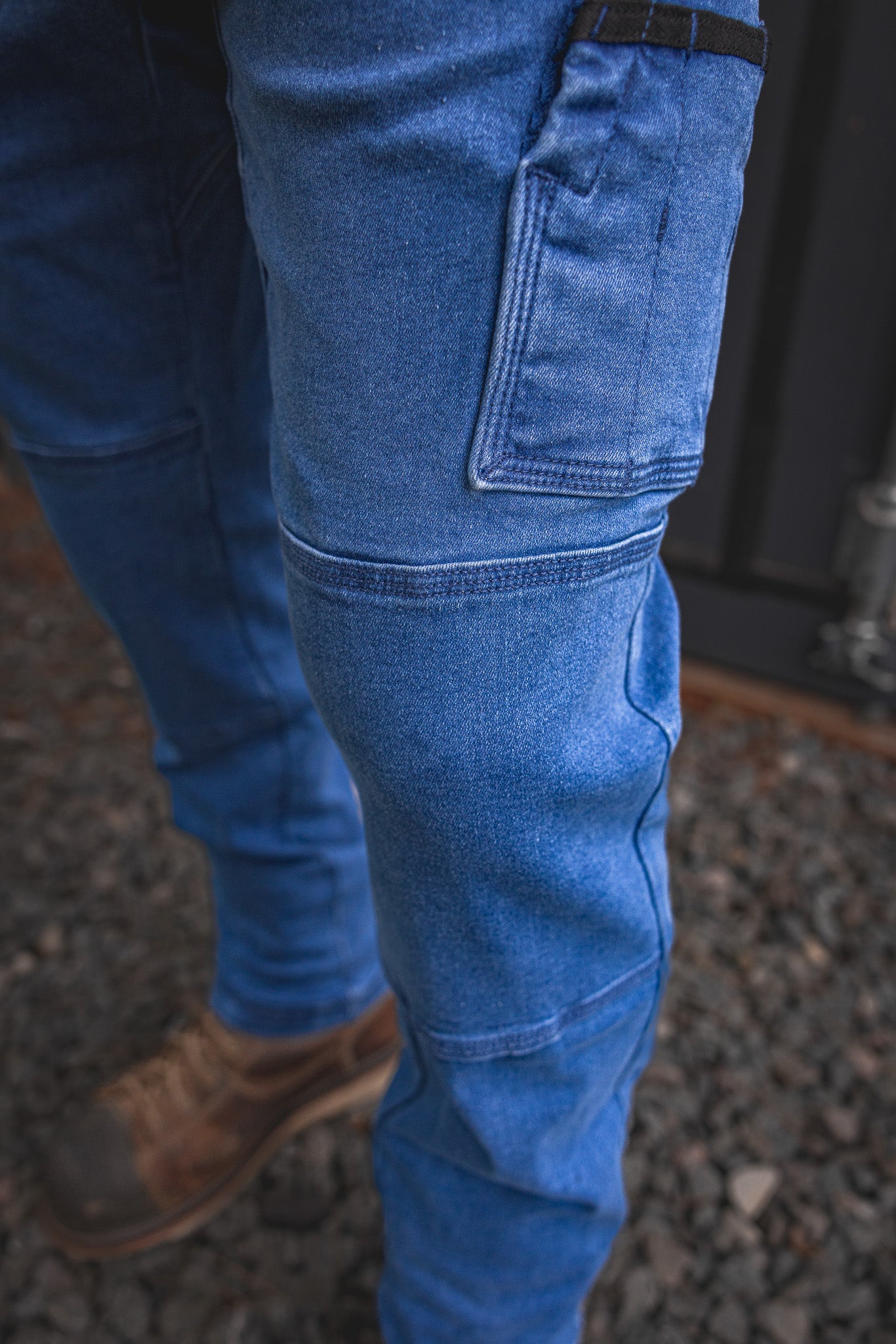 
                  
                    Close-up of the RX-1 Relaxed Work Jeans in Stonewashed Blue, showcasing articulated knee stitching and side utility pocket—designed for flex, comfort, and long days on site.
                  
                